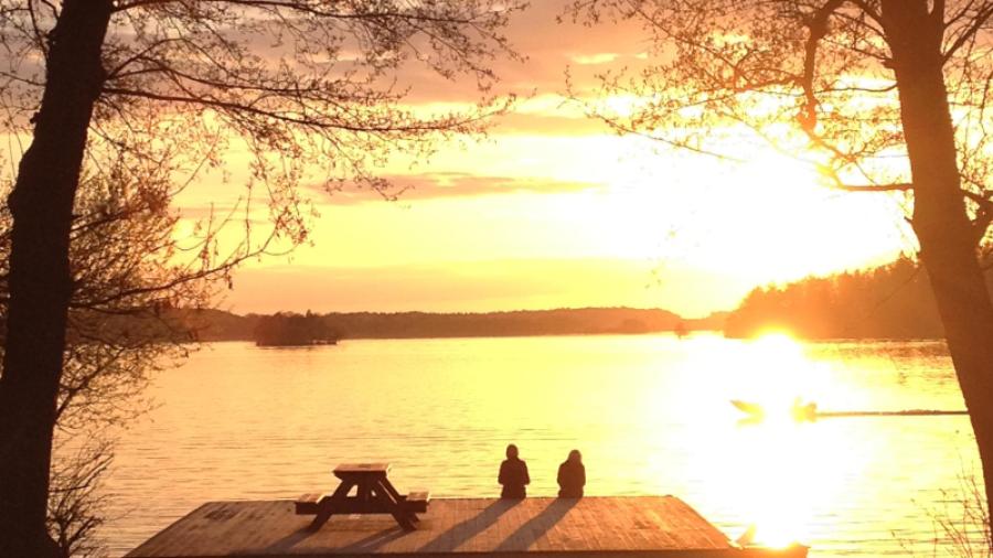 Solnedgång vid ångbåtsbryggan   Foto: Pia Torndahl